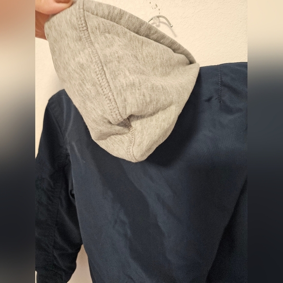 H&M Navy Jacket and Grey Removable Hood Boys Size 2-4 Years - Picture 6 of 11